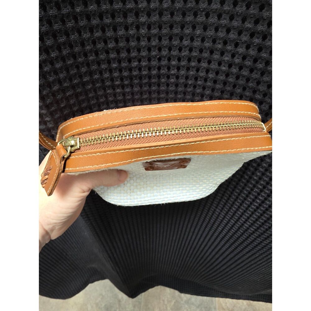 Liz Claiborne woven crossbody purse - Picture 7 of 8